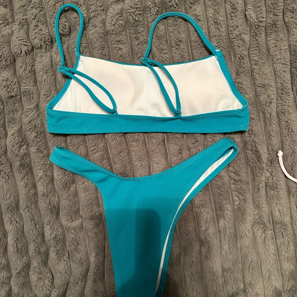 Bikini - Picture 2 of 2